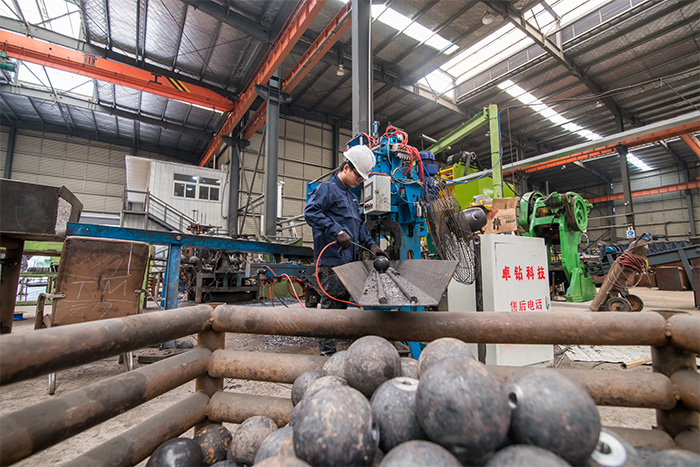泉州网架配件-螺栓球加工车间
